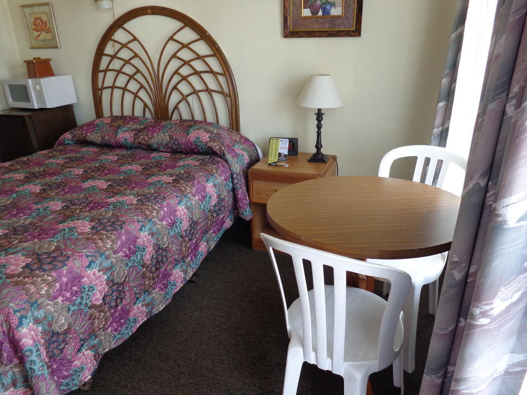Fountain Motel Wildwood Room photo
