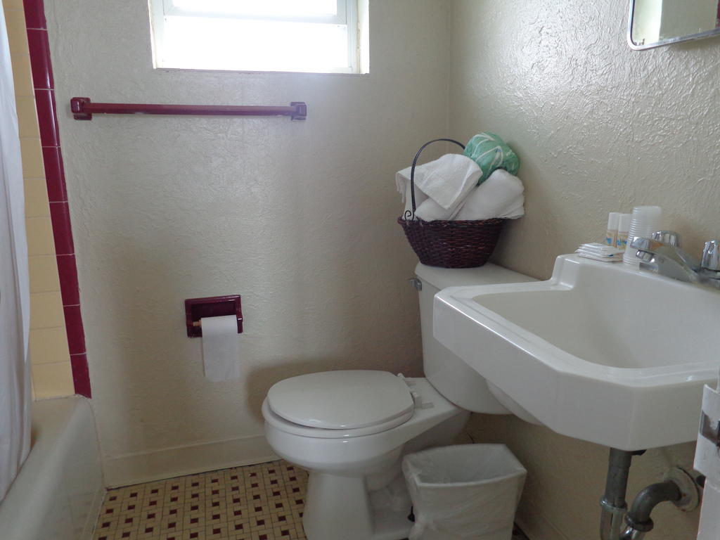 Fountain Motel Wildwood Room photo