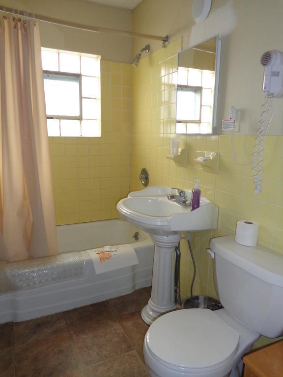 Fountain Motel Wildwood Room photo
